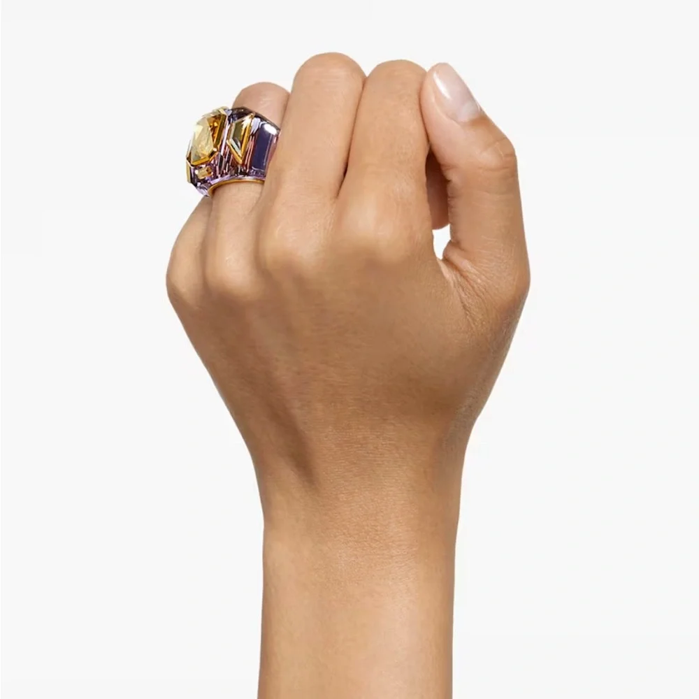 Chroma cocktail ring, Purple, Gold-tone plated - Picture 4 of 4